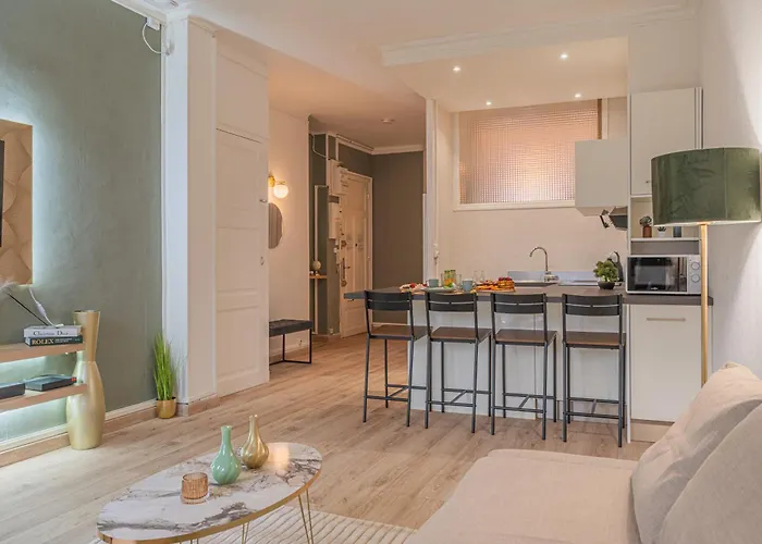 Luxury Cinephile - Netflix - 2 Balcons - Garage Prive - Minibar Апартаменты *